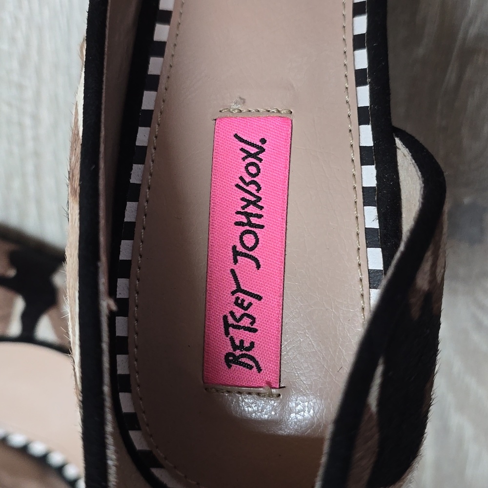 Betsy Johnson Printed Cow Hair Heels size 9.5 - Picture 8 of 10